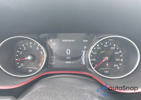 2018 Jeep Compass Trailhawk 4X4 z USA, uszkodzony, nr VIN 3C4NJDDB3JT339135